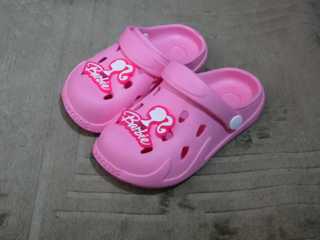 Barbie çocuk crocs